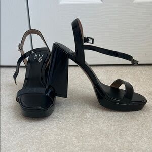 NWOT Mix No. 6 Sandals